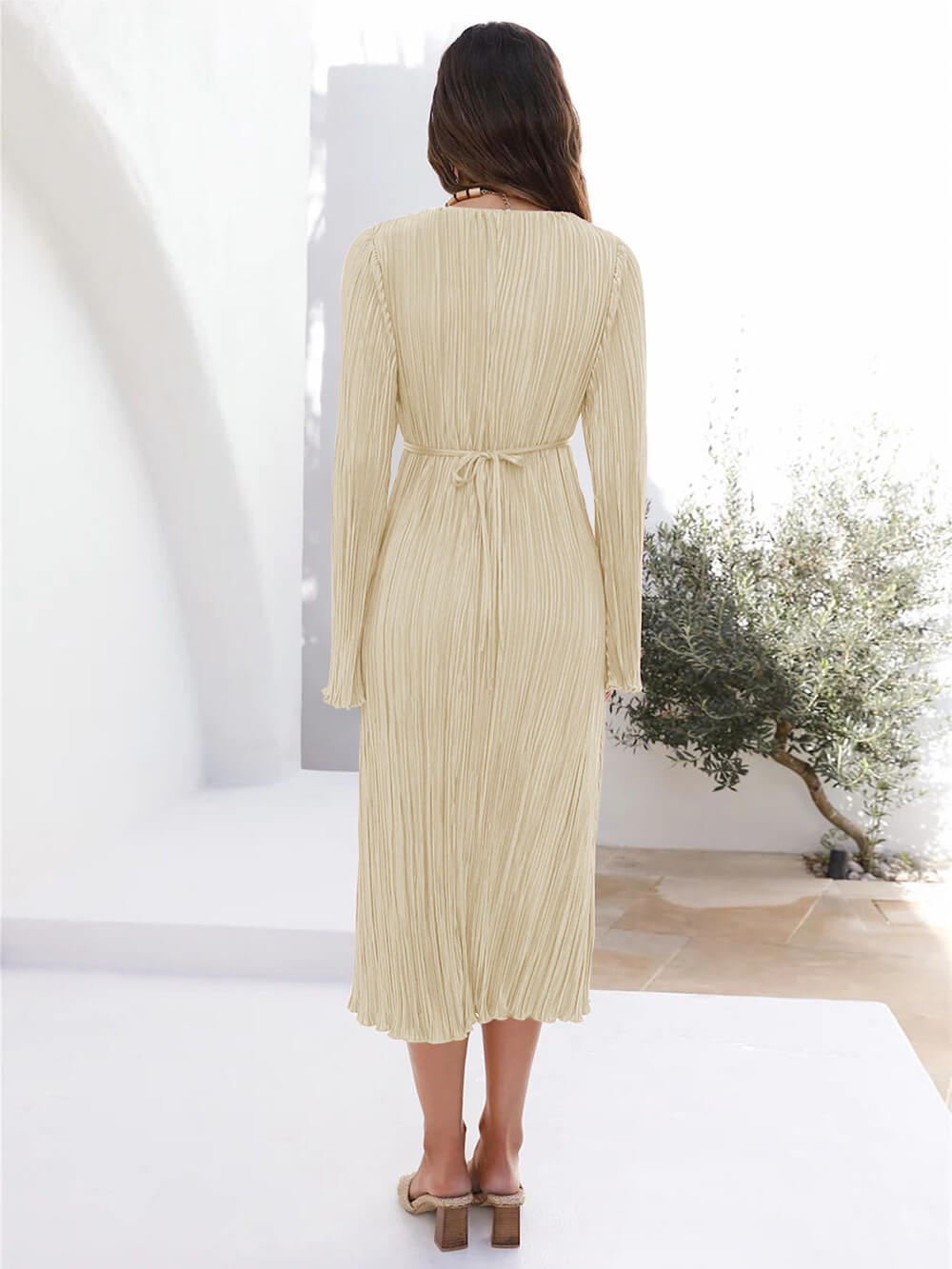 Midi-Kleid mit Glockenärmeln, Falten und Bergblick-Muster