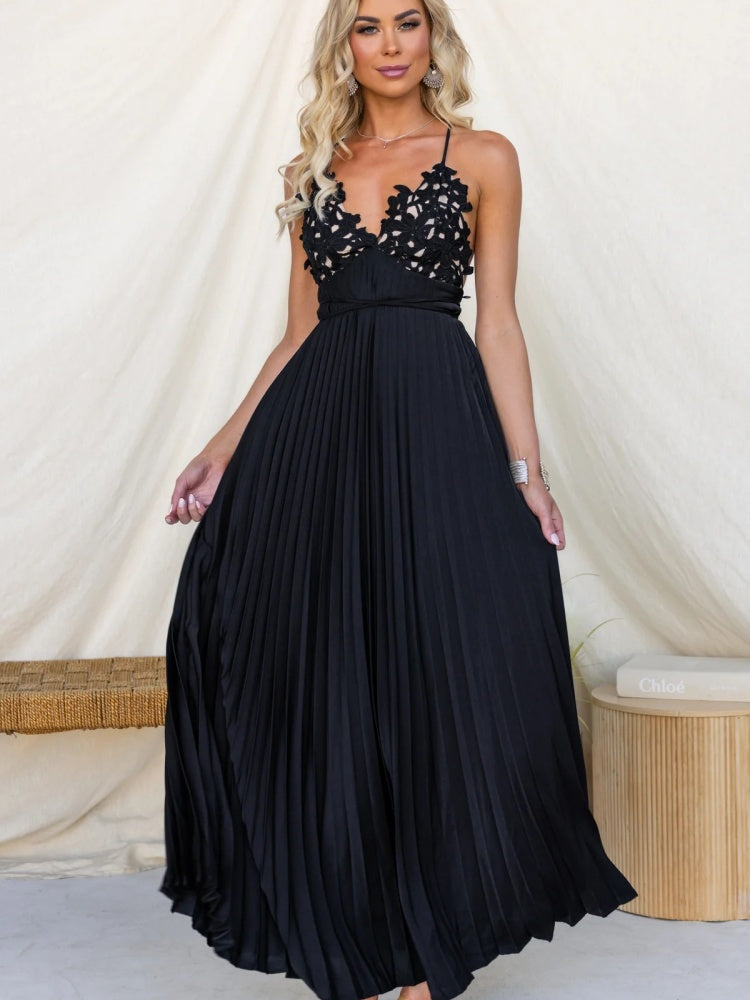 Dramatisches rückenfreies Festkleid