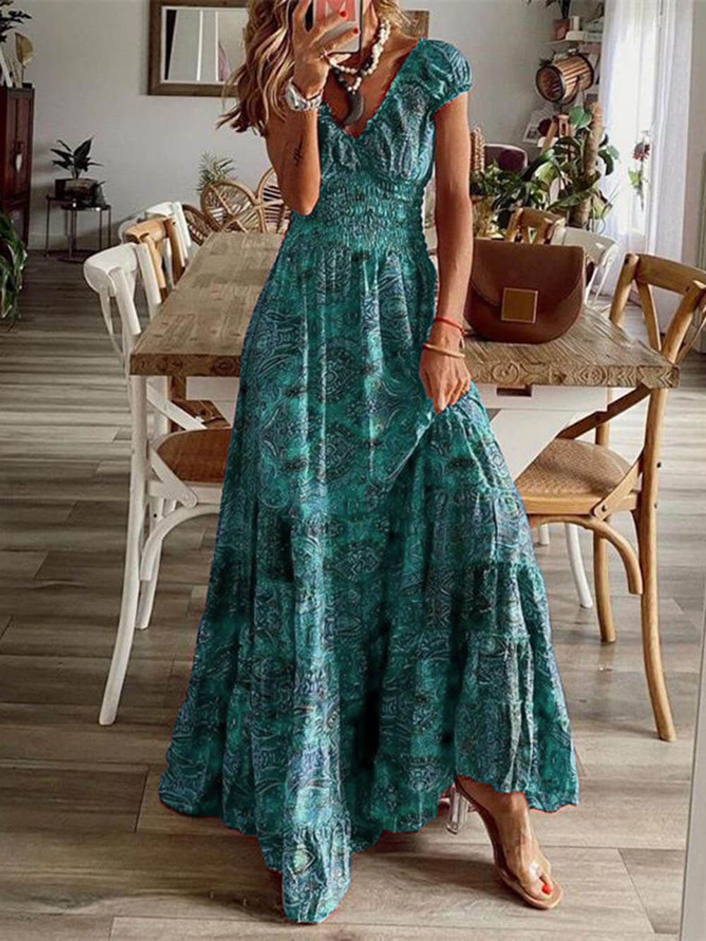 Kleid mit Blumenmuster und Taillengürtel im Bohème-Stil