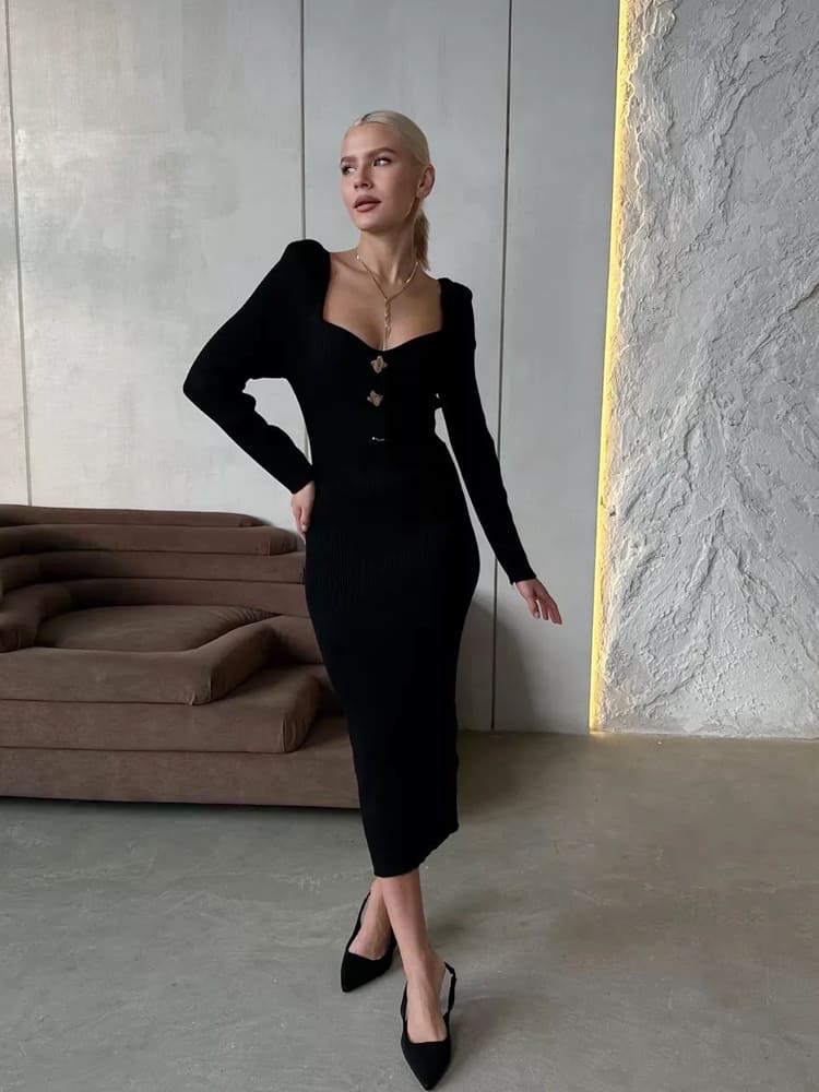 Eng anliegendes, hochtailliertes Strickkleid