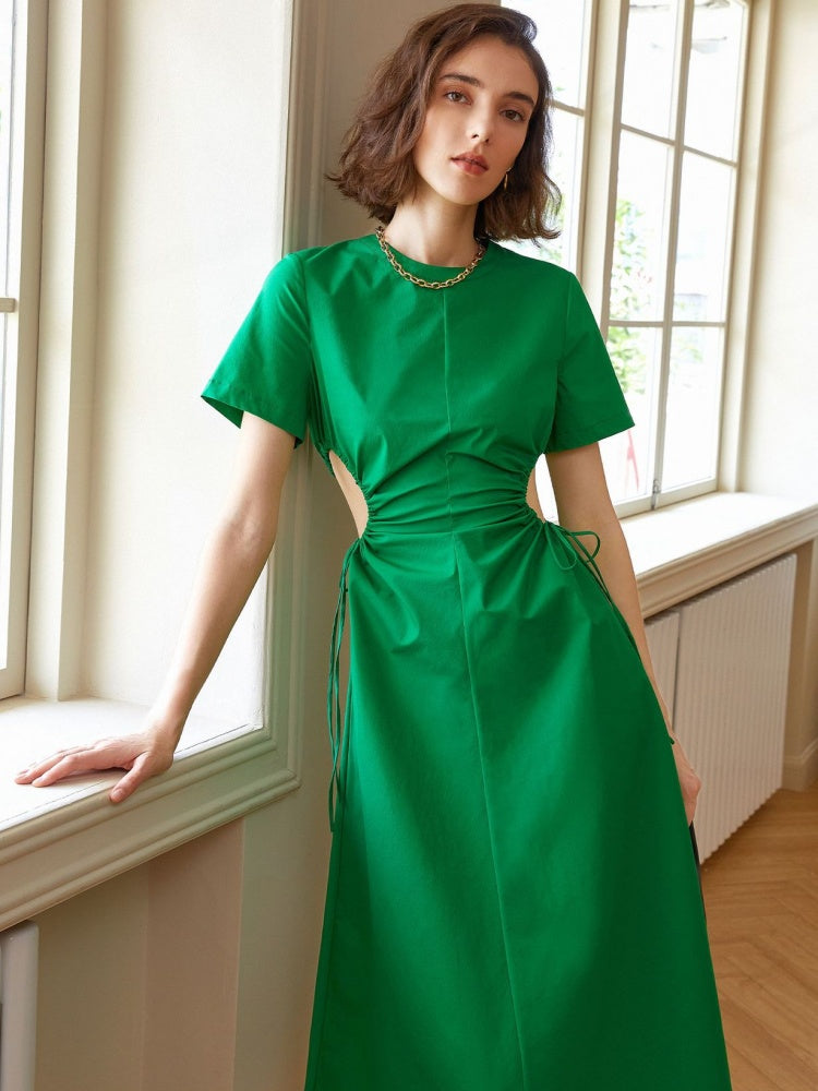 Taillenbetontes Midi-Kleid im Designer-Stil