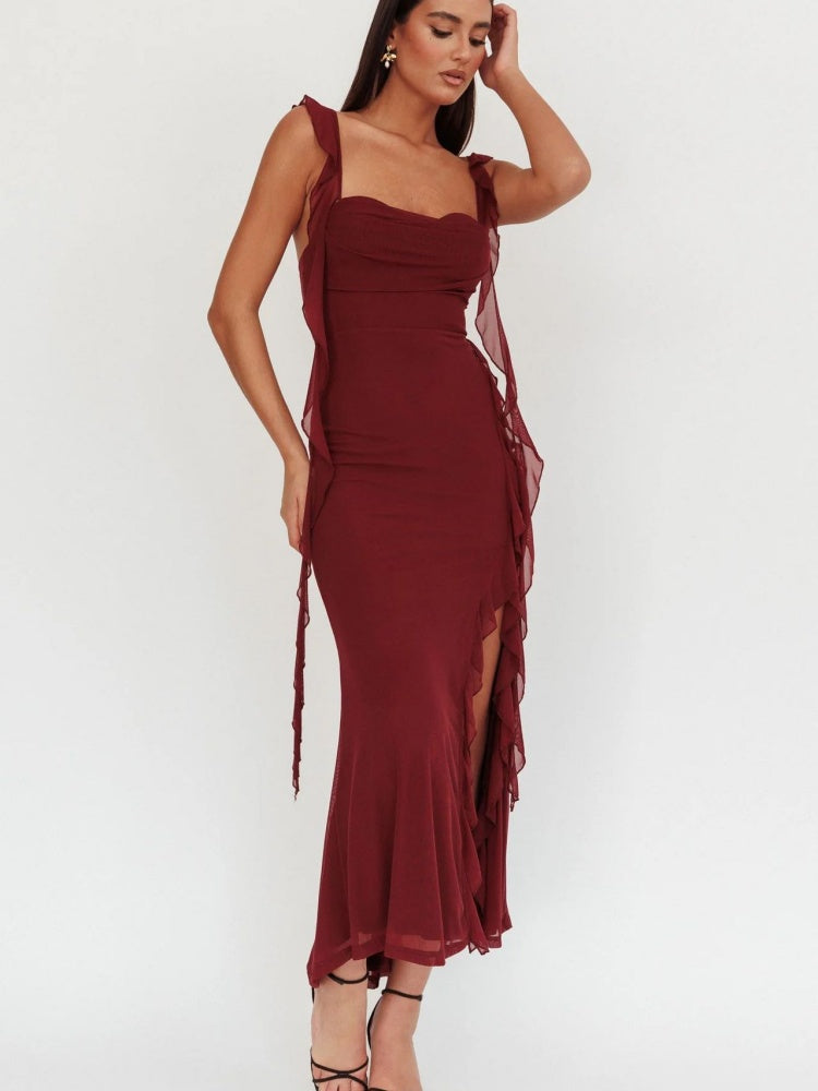 Schmales ärmelloses Sommer-Midikleid mit Schlitz