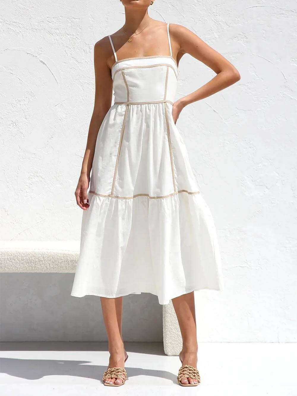 Midikleid mit Kontrastfarben-Einfassung und verstellbaren Trägern