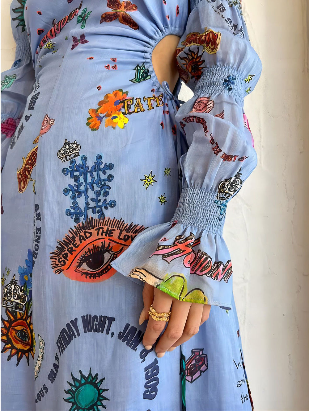 Graffiti-Laterne ausgeschnittenes kurzes Midikleid