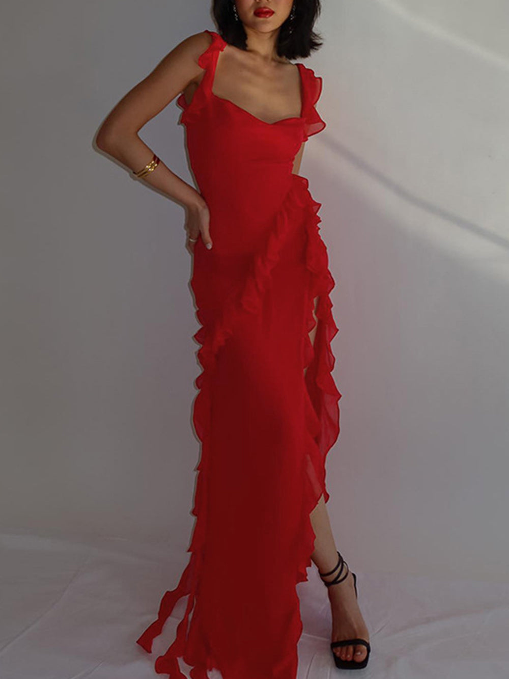 Rotes Chiffon-Maxikleid mit Rüschen