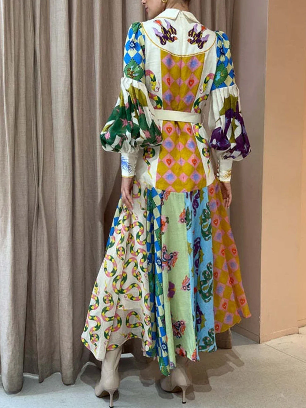 Modisches Graffiti-Ballonärmel-Kleid mit unregelmäßigem Schnitt