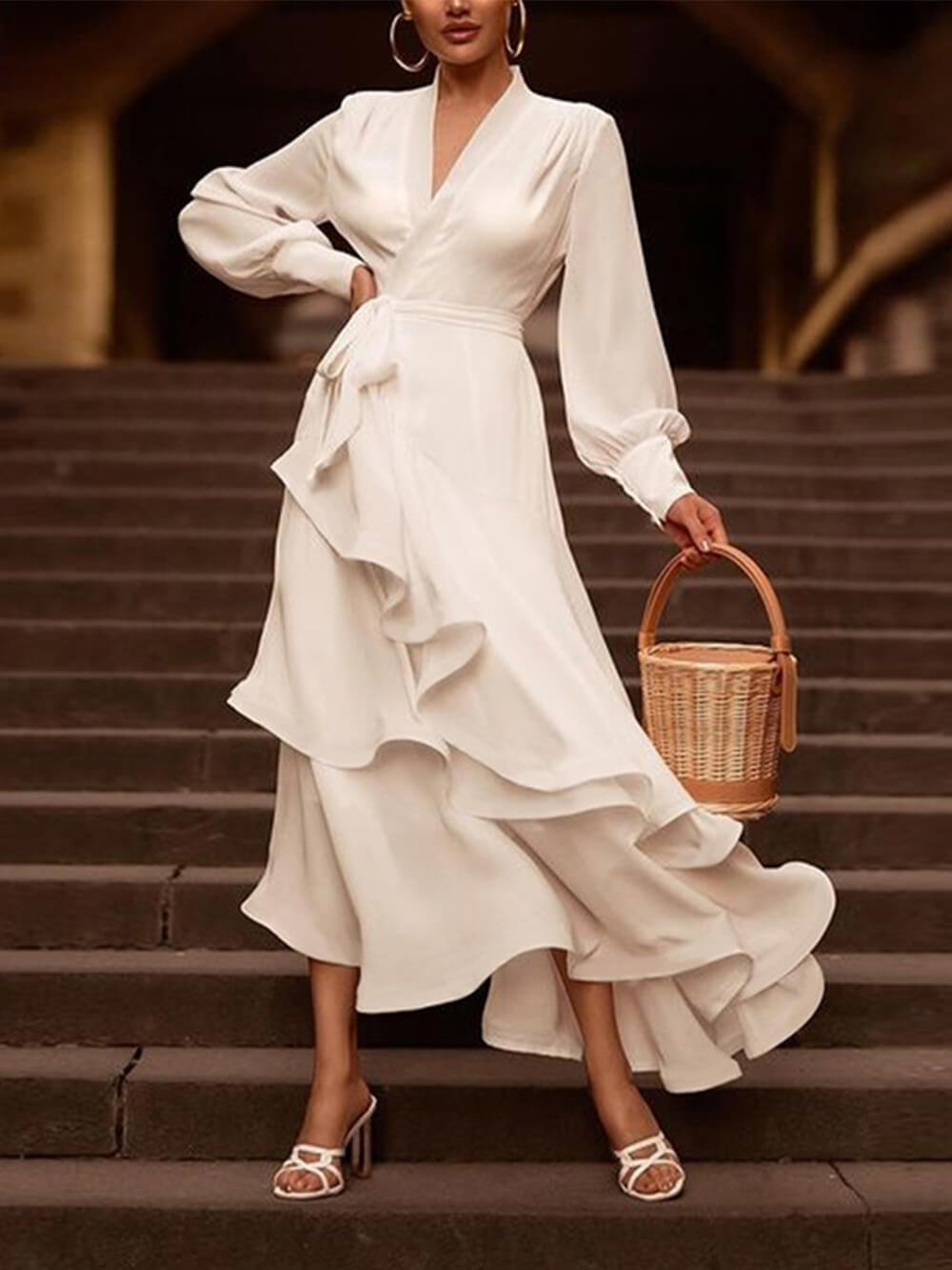 Elegantes, gerüschtes, einfarbiges Maxikleid