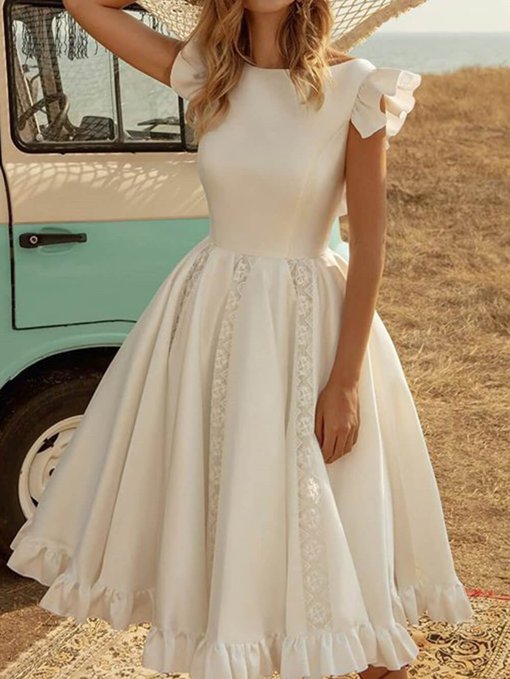 Einfarbiges elegantes Midi-Kleid mit Puffärmeln