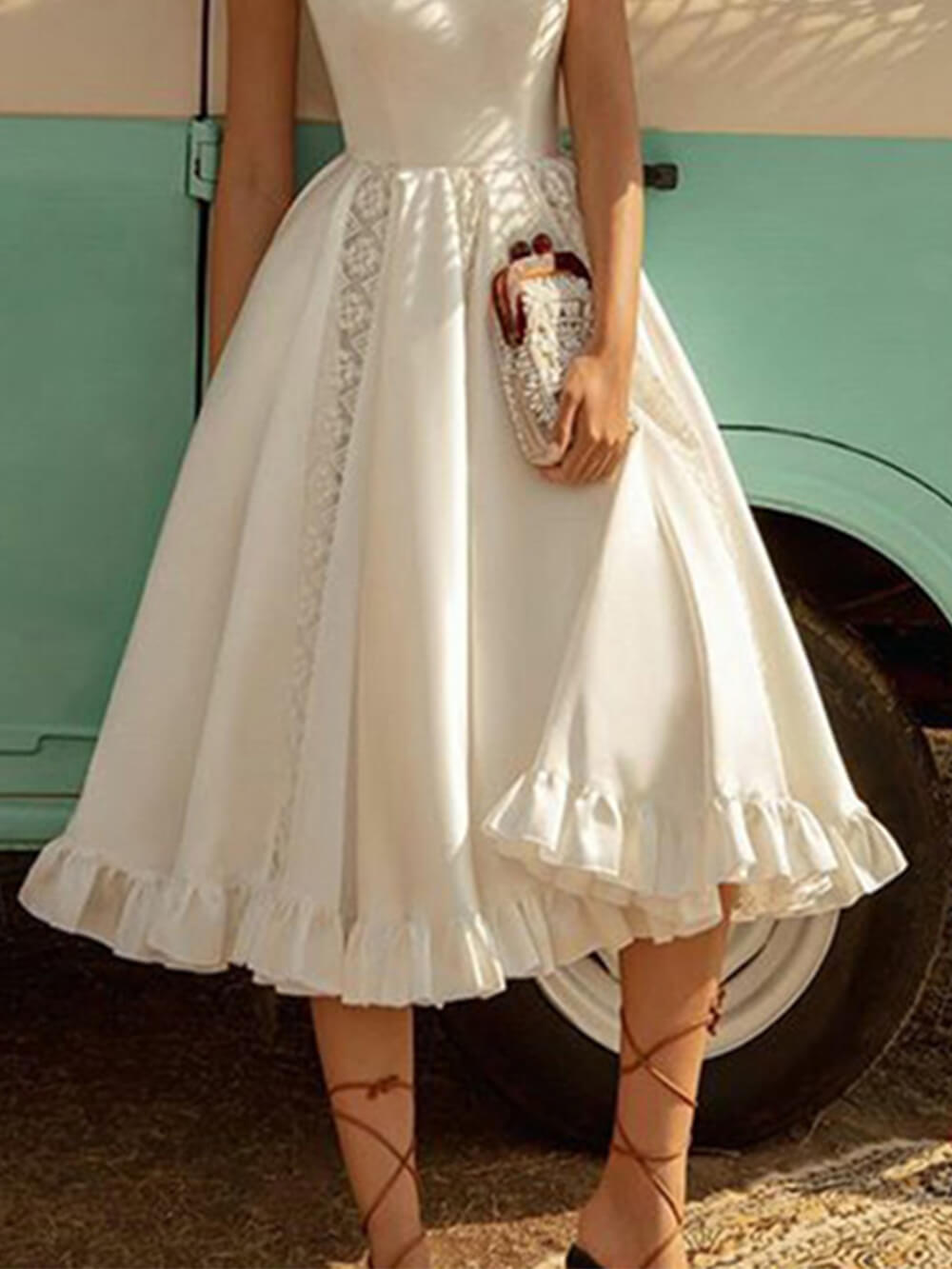 Einfarbiges elegantes Midi-Kleid mit Puffärmeln