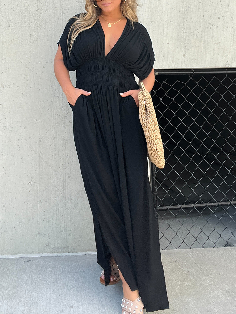 Schwarzes Maxikleid mit gebrochenem Herzen