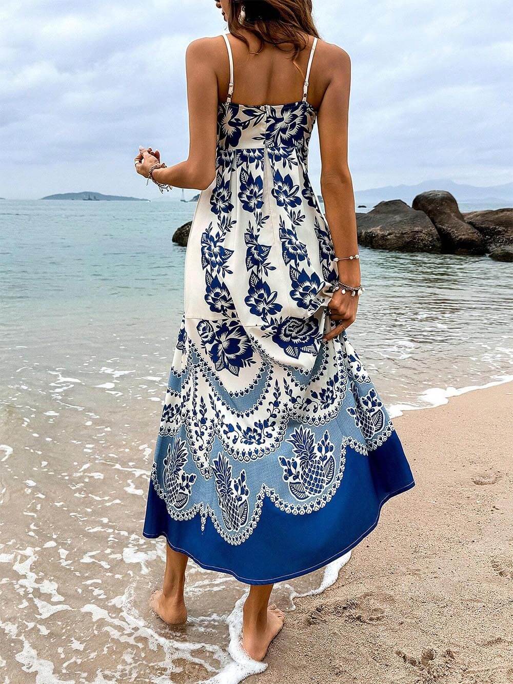 Geblümtes Maxikleid mit Ethno-Print und gesmokter Rückenpartie