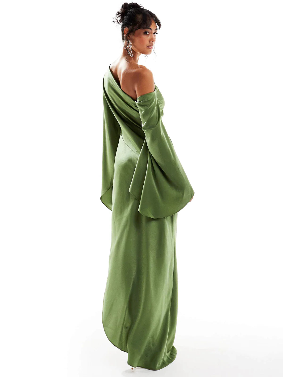 Grünes asymmetrisches Satin-Maxikleid
