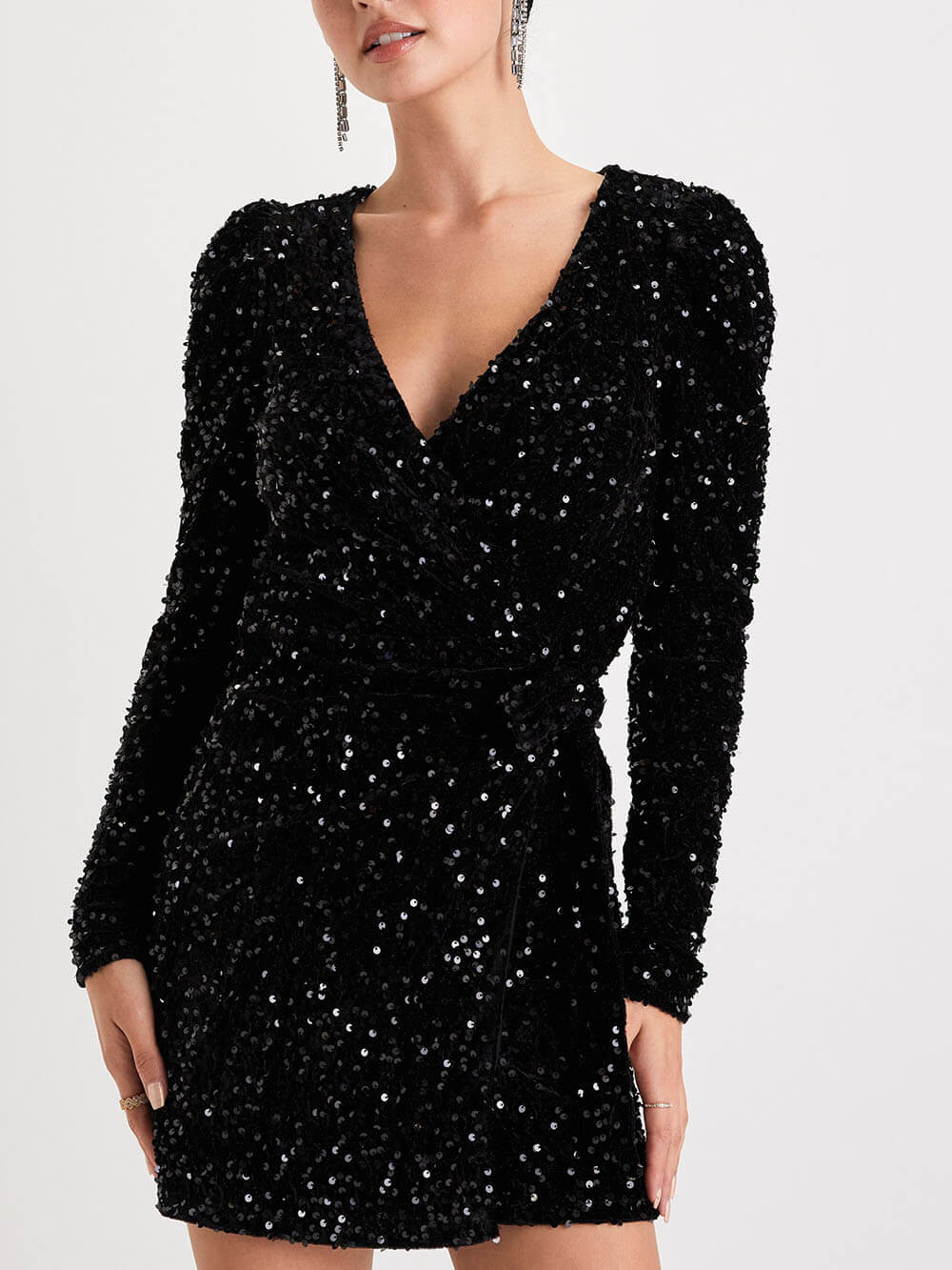 Schwarzes Pailletten-Samt-Wickel-Minikleid mit langen Ärmeln