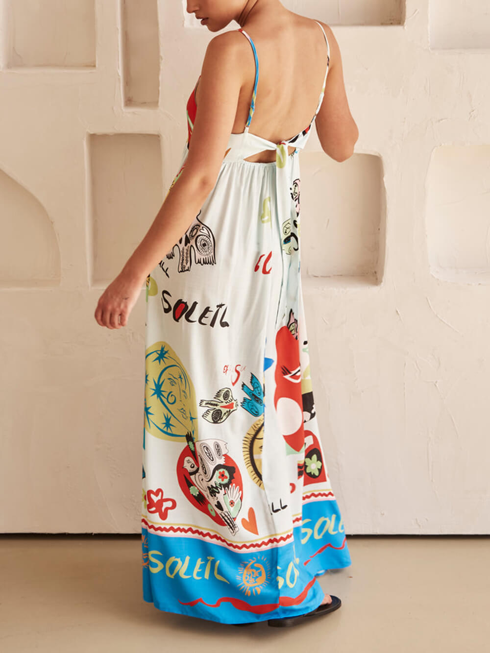 Raffiniertes Satin-Maxikleid mit einzigartigem Print