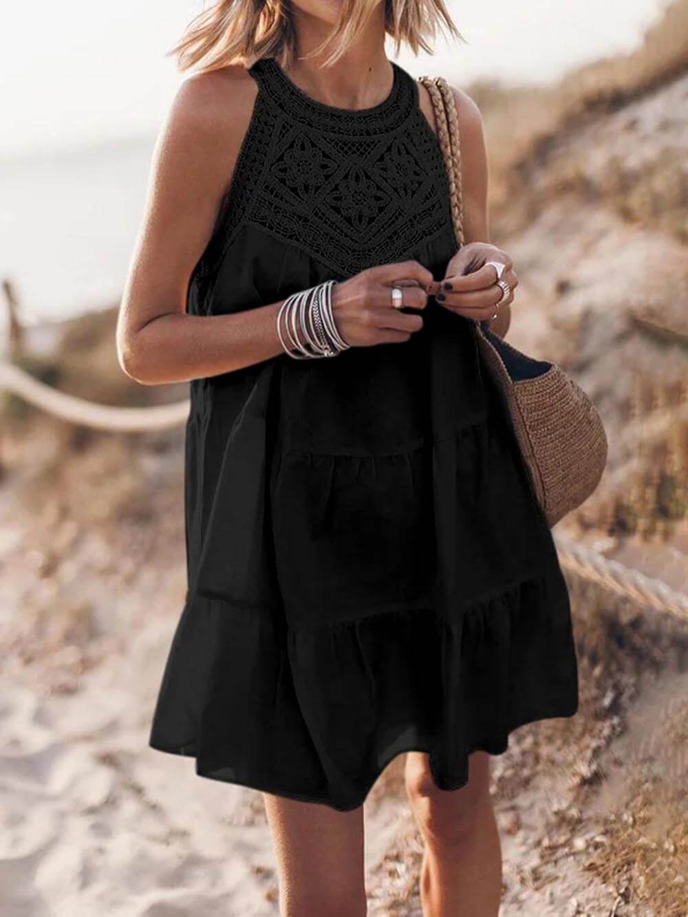 Ausgeschnittenes Spitzen-Patchwork-Neckholder-Mini-A-Linien-Kleid