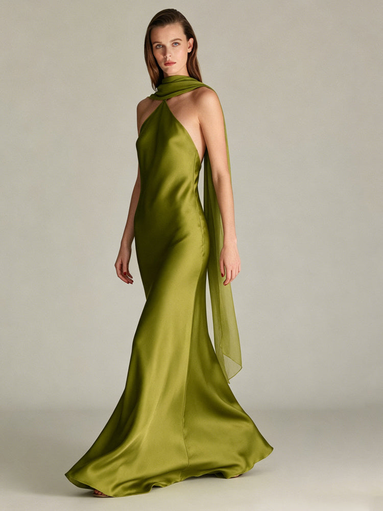 Das Kleid mit abnehmbarem Umhang