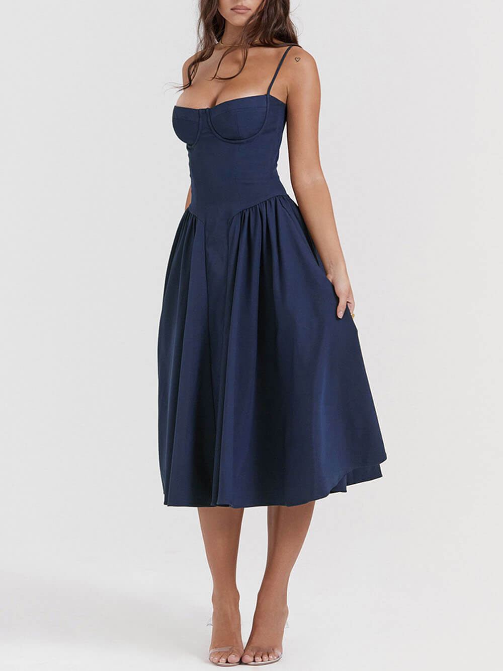 Trägerloses V-Ausschnitt-Midikleid