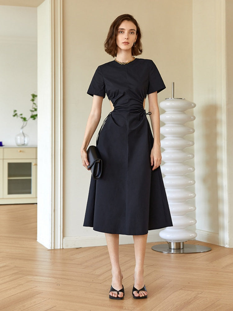 Taillenbetontes Midi-Kleid im Designer-Stil