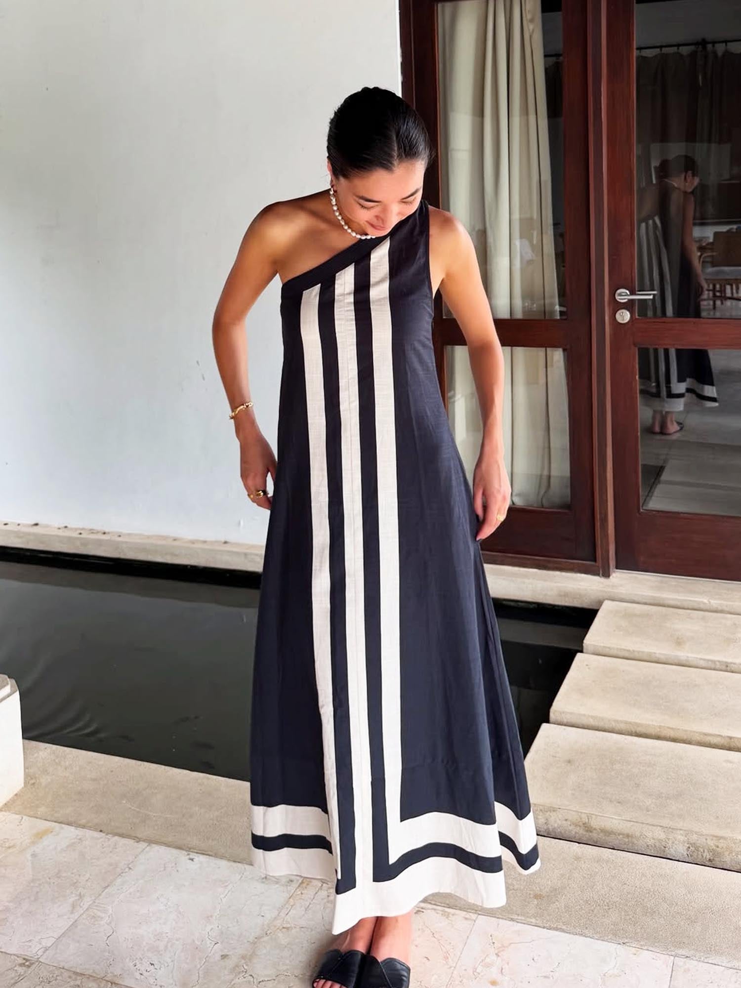 Midi-Kleid mit asymmetrischem Ausschnitt