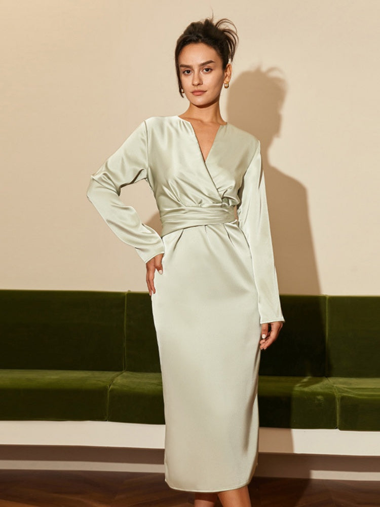 Elegantes, tailliertes Midikleid mit Premium-Haptik
