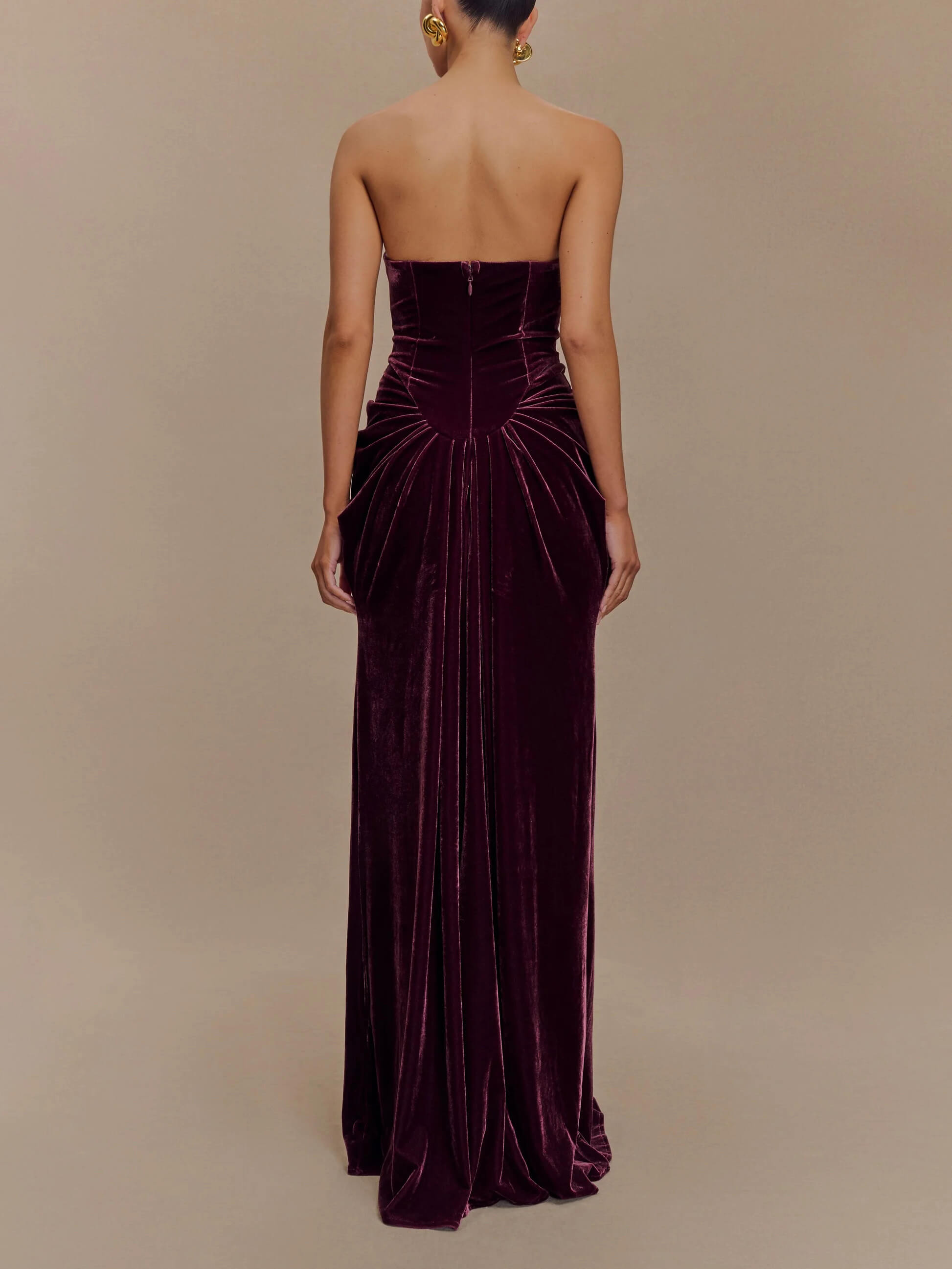 Trägerloses Samt-Maxikleid – Pflaume