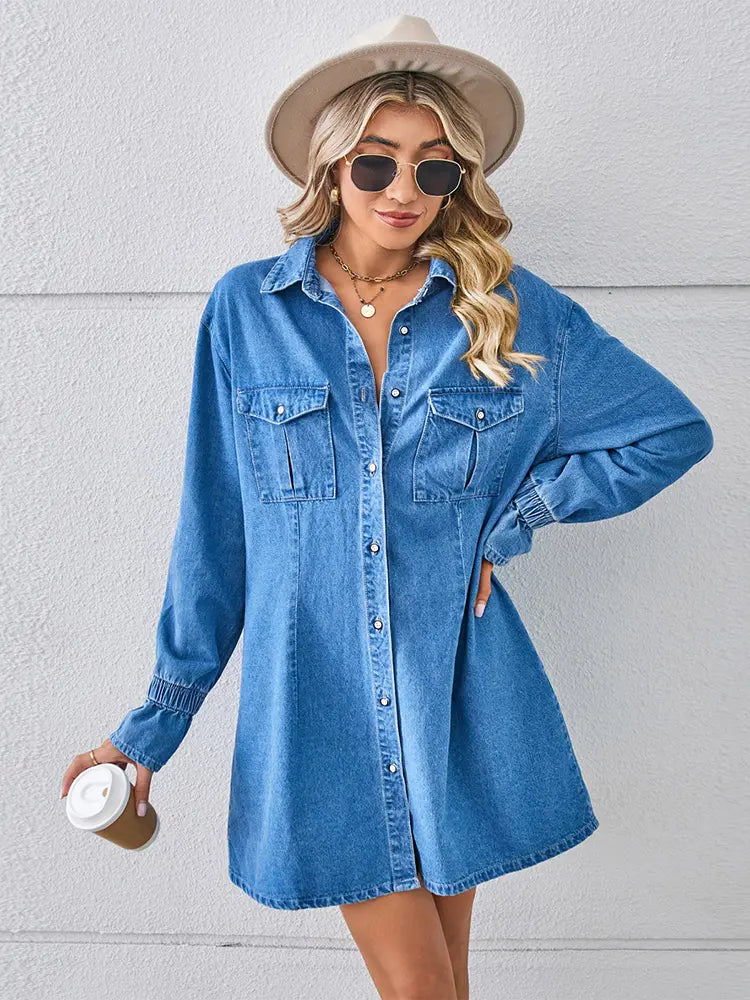 Weites Jeanskleid mit Waschung