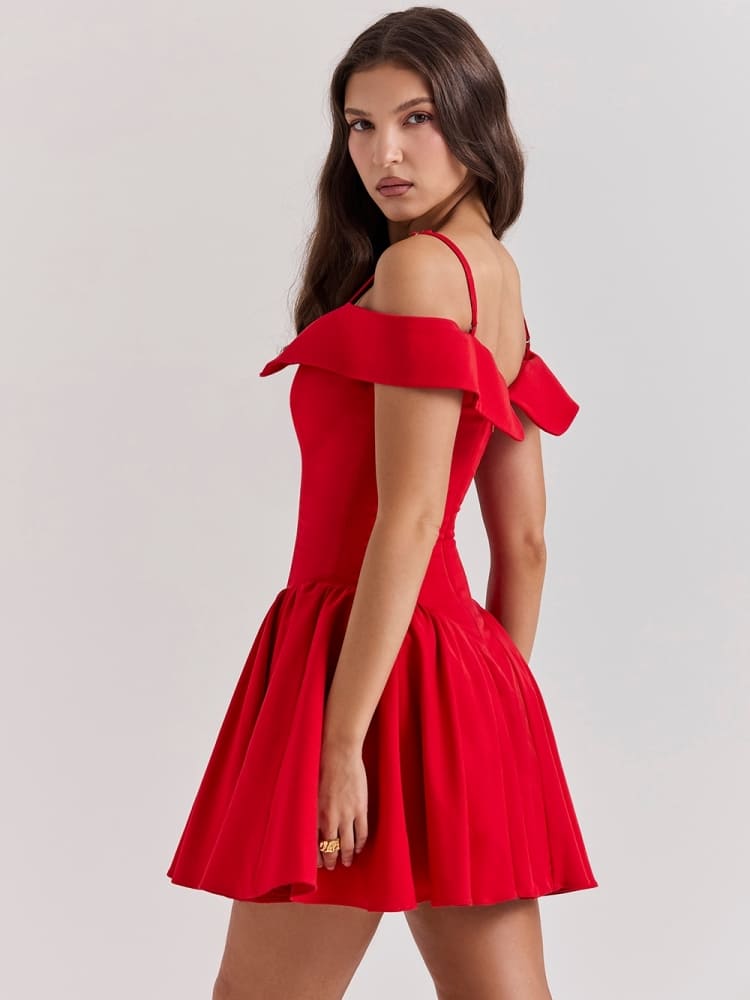 Scharlachrotes schulterfreies Mini-Kleid mit Spaghettiträgern