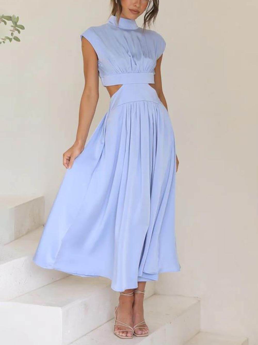 Midikleid mit Cut-out-Taille und Taschen für den Urlaub