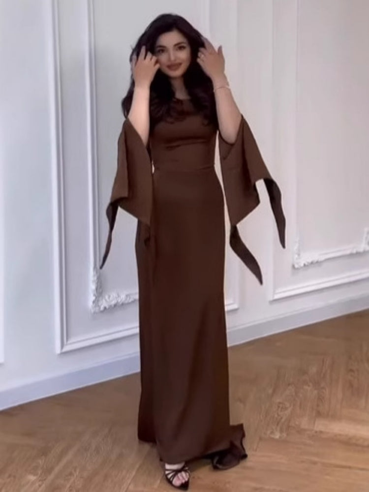 Braunes Fledermausärmel-Gewandkleid