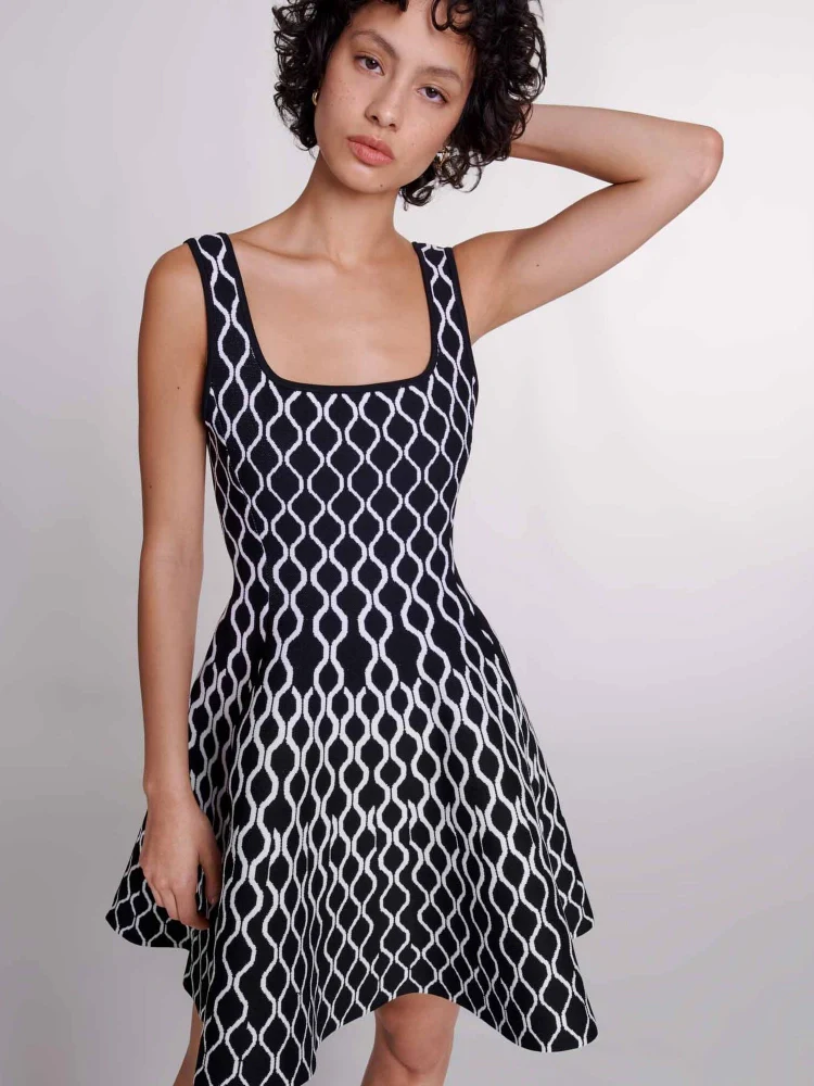Mona Strickkleid mit abstraktem Muster, eckigem Ausschnitt und Minilänge