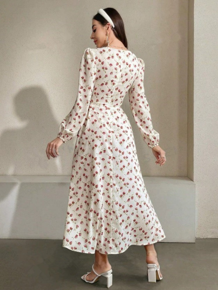 Geblümtes Wickelkleid in Midilänge