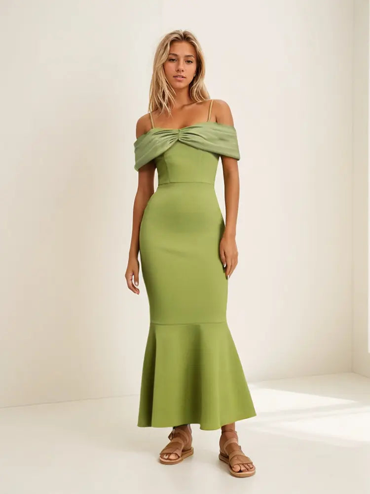 Elegantes gestuftes Abendkleid mit Trägern