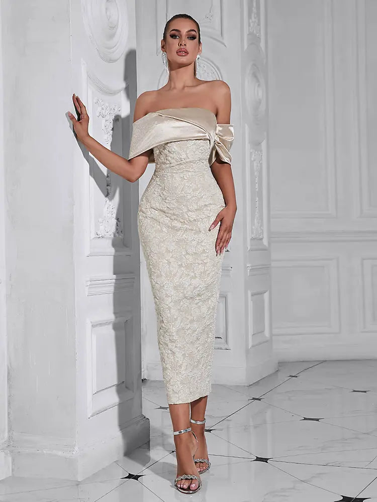 Trägerloses Abendkleid aus Jacquard mit Rückenschlitz