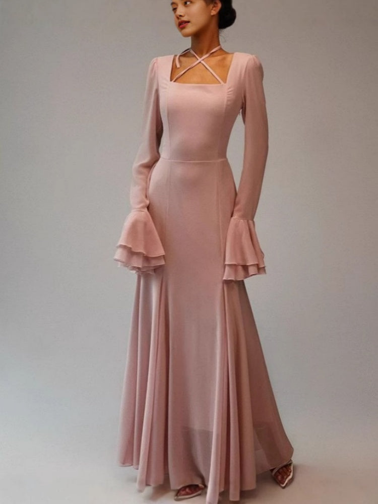 Maxikleid mit hochsitzender Taille und ausgestellten Ärmeln