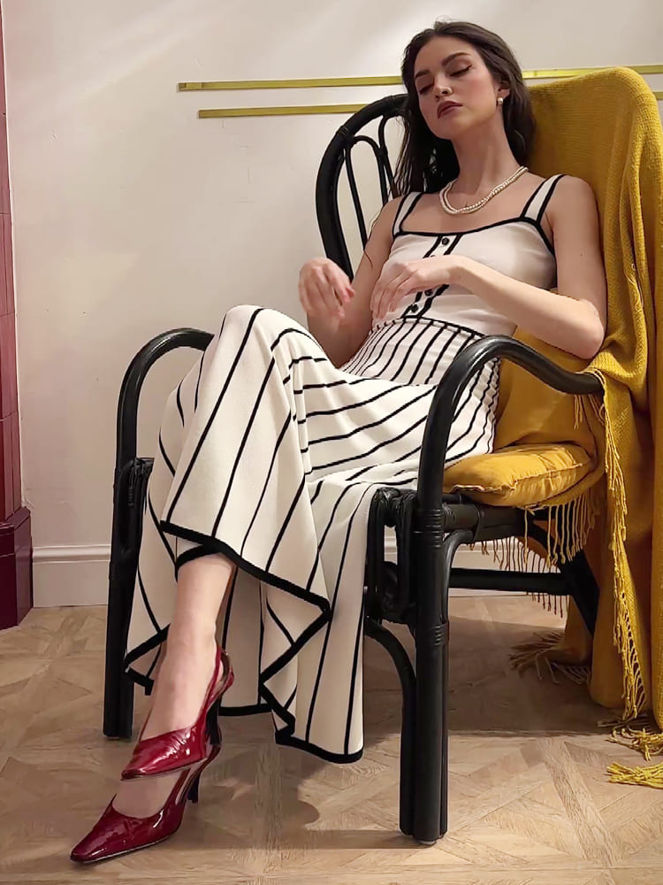 Gestreiftes Colorblock-Strick-Midikleid mit Spaghettiträgern