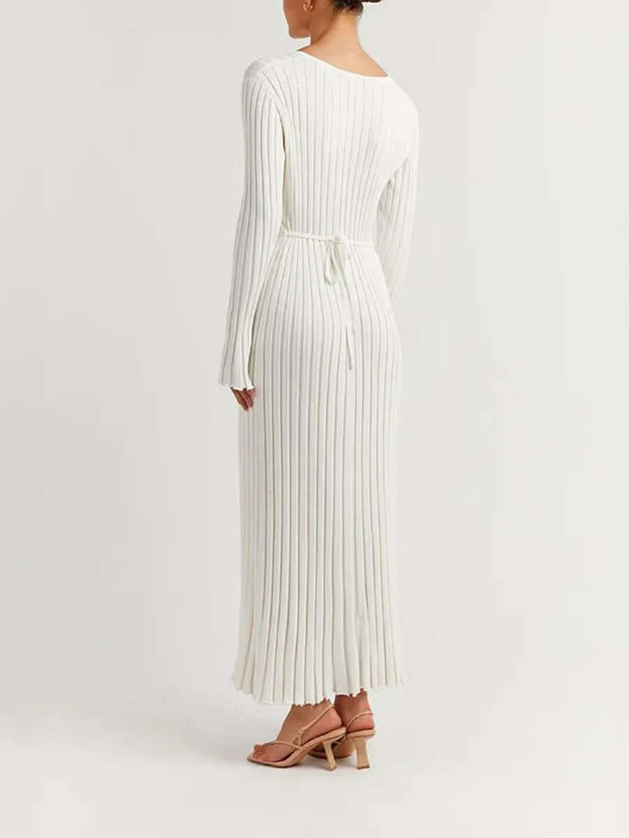 Maxikleid mit V-Ausschnitt, Rüschenärmeln und geripptem Strickmuster