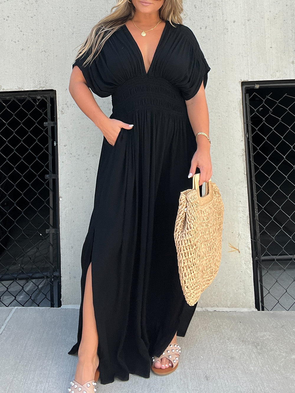 Schwarzes Maxikleid mit gebrochenem Herzen