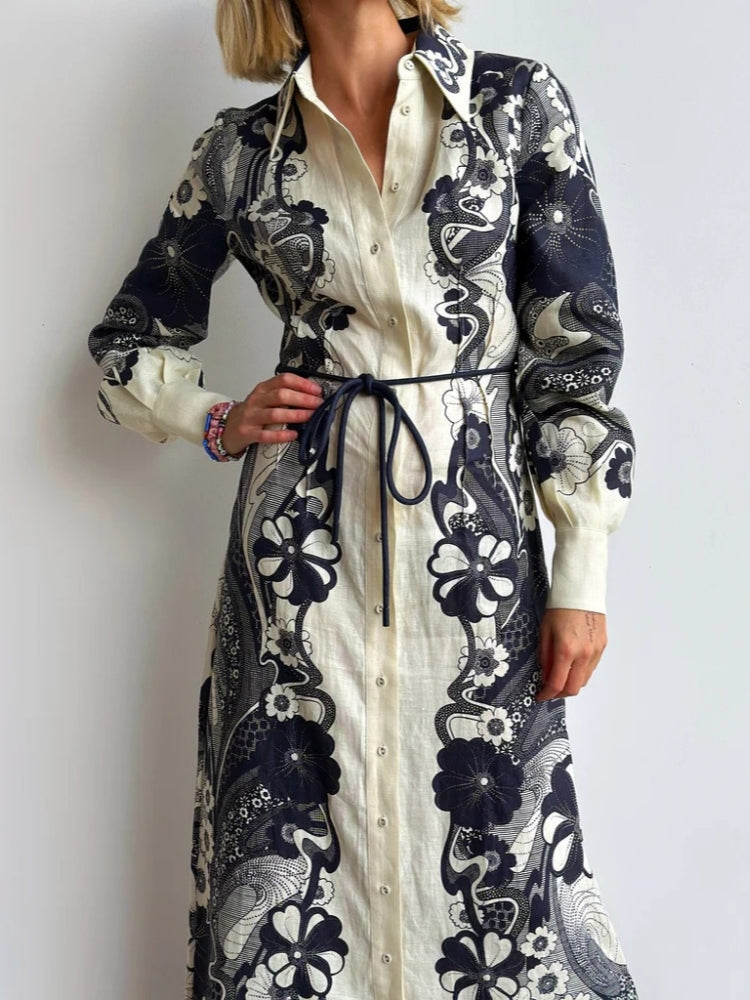Hochtailliertes durchgeknöpftes Kleid