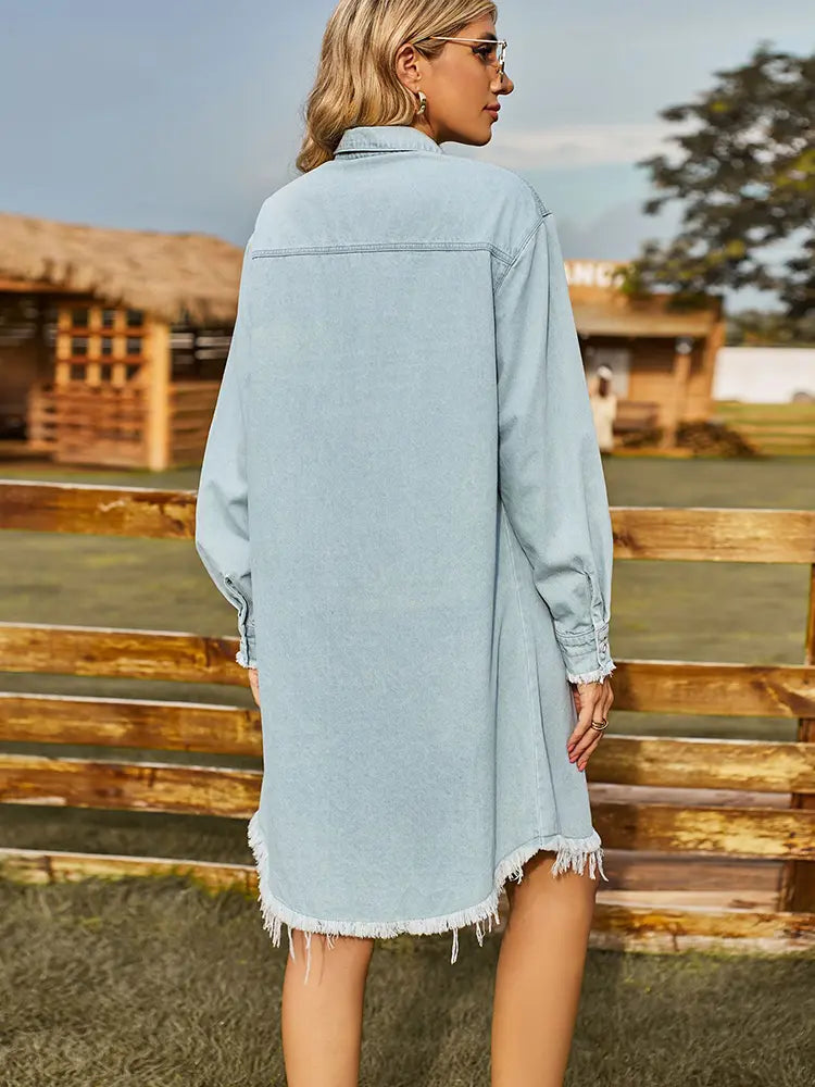 Vintage Jeanskleid mit Auswaschungen und Fransen