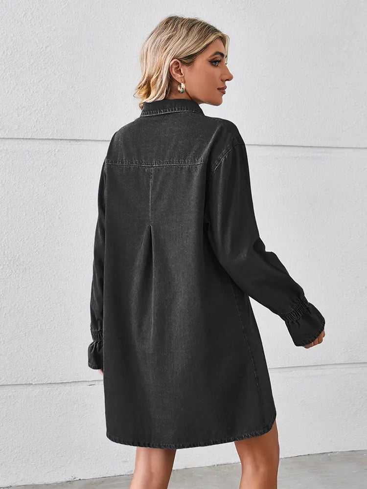 Weites Jeanskleid mit Waschung