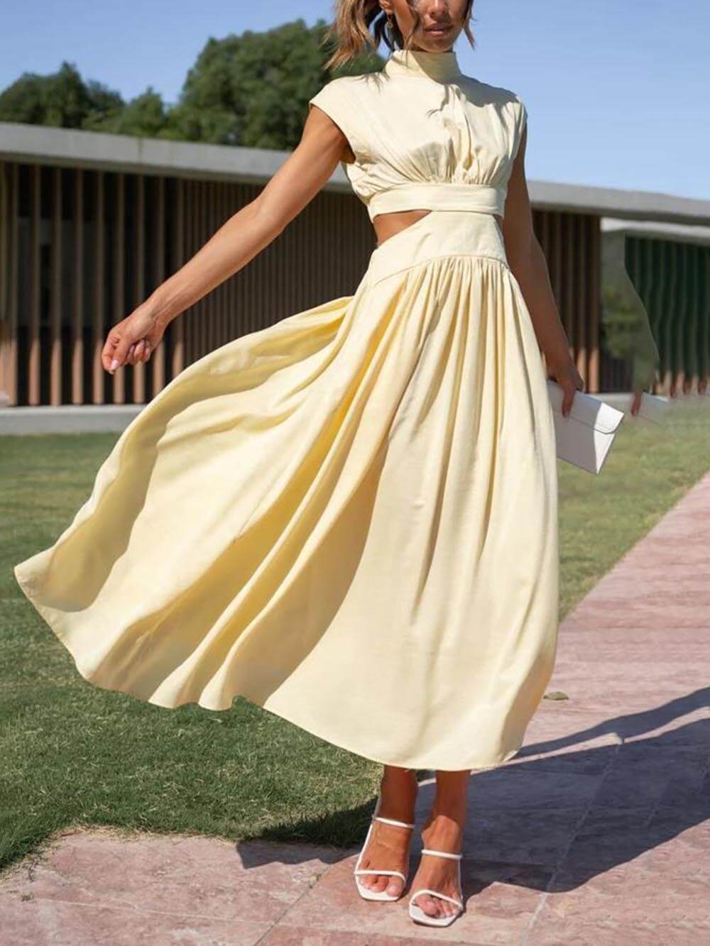 Midikleid mit Cut-out-Taille und Taschen für den Urlaub
