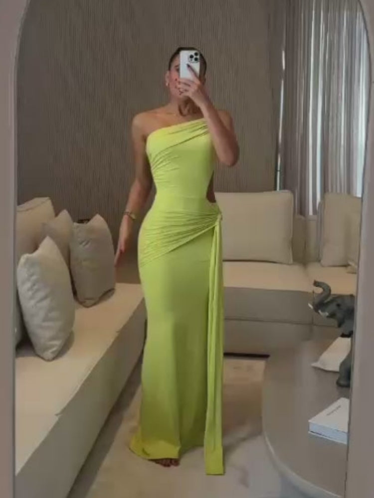 Asymmetrisches Maxikleid mit Cut-Outs