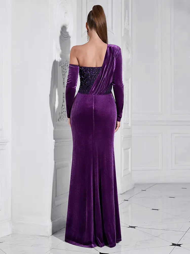 Lila Pailletten-Kleid mit hohem Schlitz