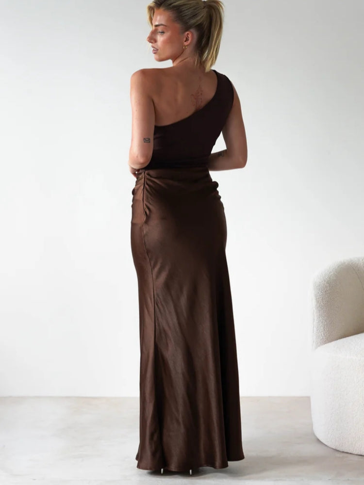 Ärmelloses Kleid mit asymmetrischem Ausschnitt