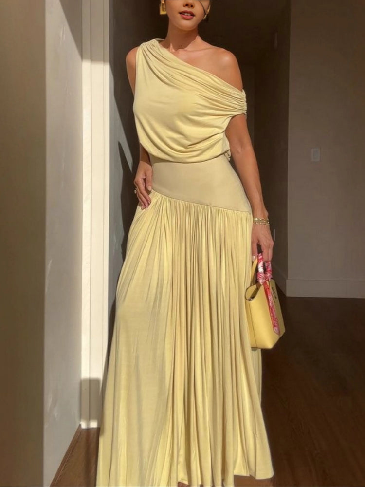 Schulterfreies, figurbetontes langes Kleid