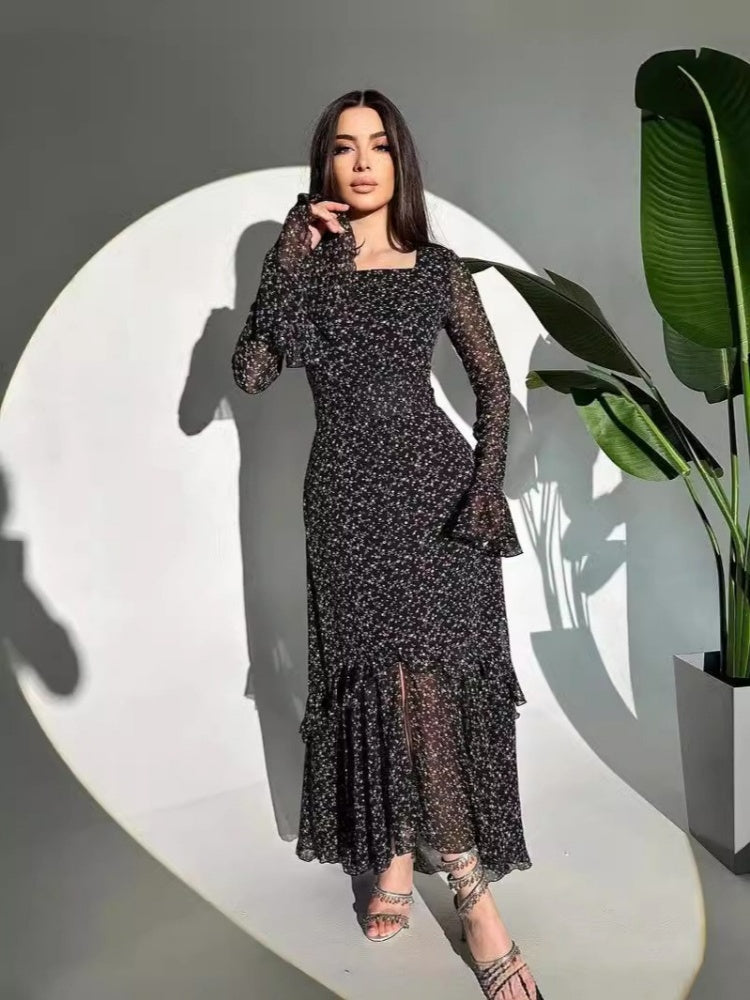 Schwarzes geblümtes Glocken-Maxikleid