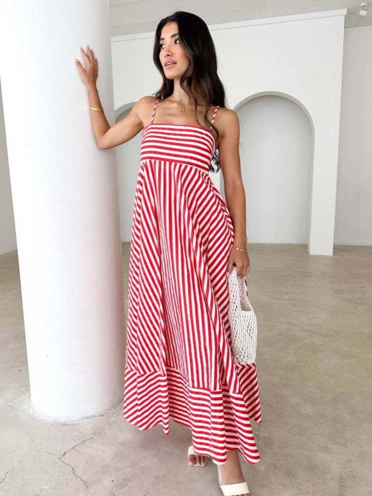 Gestreiftes Midi-Kleid mit schmalen Trägern