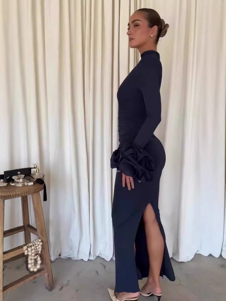 Trendiges Abendkleid mit ausgestellten Ärmeln und Schlitz