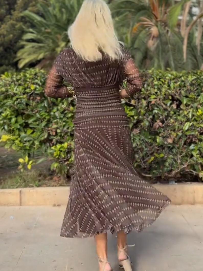 Maxikleid aus Mesh mit V-Ausschnitt und Bohemian-Muster