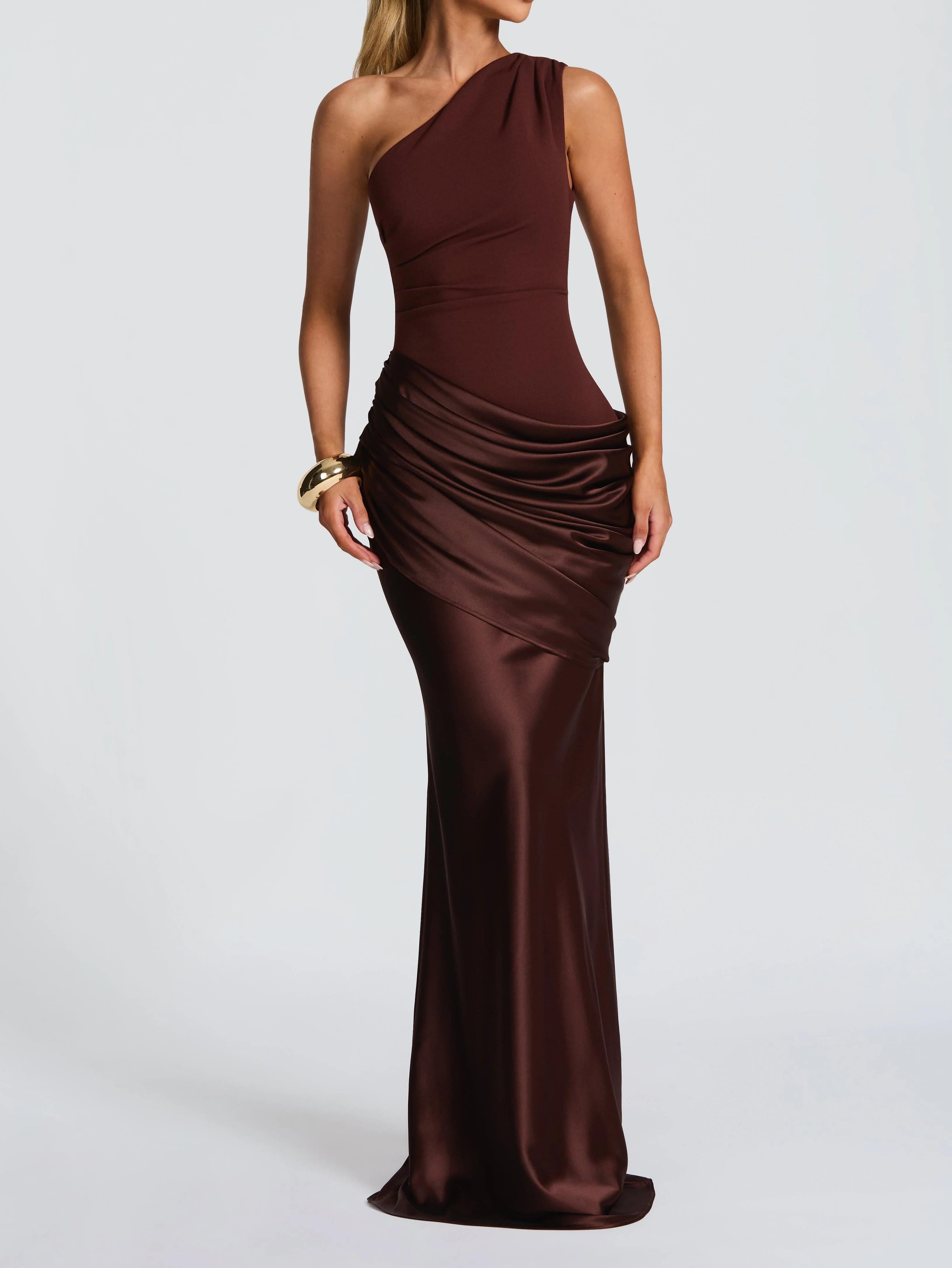 Elegantes, schulterfreies, plissiertes Maxikleid